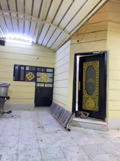 بيت للايجار القبله حي الجامعه  طابقين بصف ركن قريب من الاربع سايدات  ليفصلن بين حي الجامعه  وحي المهندسين ٤ غرف نوم استقبال مطبخ كراج لسياره مخزن خلف لبيت ايجار مليون قفل

***********
