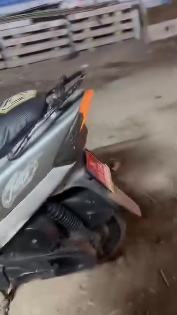سلام عليكم دراجه للببع دراجه نضيفه الله شاهد كلشي شغال من عده سلف ب10تشتغل سلف سعر 400وبيه مجال العنوان /ديوانيه قرب تسفيرات اتصل ***********
