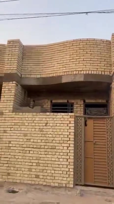 يا الله
هياكل للبيع ثنين مساحه الواحد ٧٠ متر  متر يعني ثنيهن ١٤٠ متر  منطقه حي الفرات شارع عام مو فرعيات 

بناء درجه أولى أبيع واحد او ثنين عادي سعرهن مناسب سعرهن ثنينهن ٨٥ وبيهن مجال للشراي أبيع واحد ٤٢ وبيه مجال جنس الأرض طابو زراعي كافه الخدمات تبليط  ماء مجاري منطقه كلش حلوه   

‭***********‬
