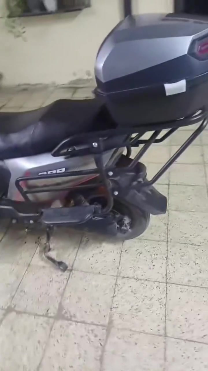 ماطور سكنس للبيع
نضافة 90 بل 100 
6 بطاريات 3 من البطاريات منتخات بس كلشي ما عليهم شرط 
ضوء عالي ناصي رماش شرط 
خلاط اربع ايشاير 
ملف 2000 
يمشي 50 كيلو متر بل شحنة الواحدة 
جديد مدرع بل كامل بي صندوق 
السعر 950 الف 
للتواصل عل رقم ***********
ماسنجر مفتوح للي ايراسلني 
يرهم امراوس اب ريان او 318 ايكون نضيف
