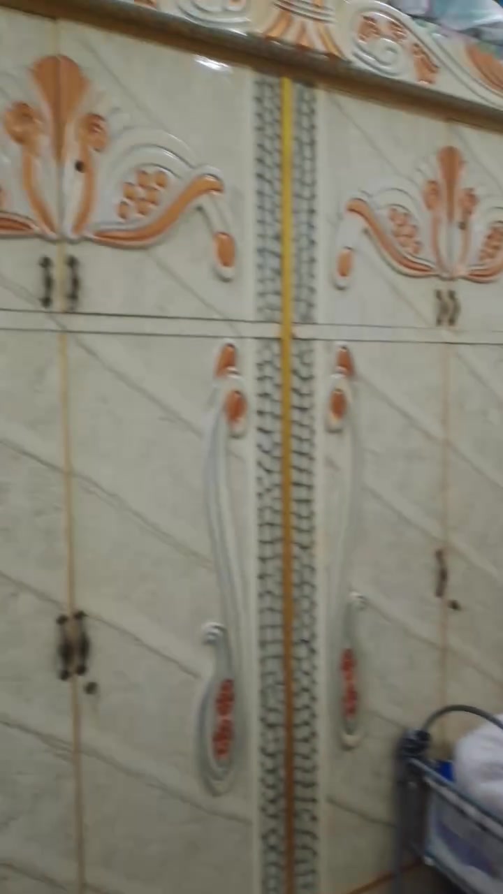 غرفه عراقيه • ٦ ابواب • نضيفه