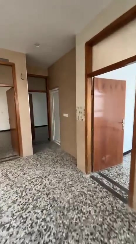 شقة للأجار عوائل فقط الدوره شارع ليمونه لتواصل ***********
