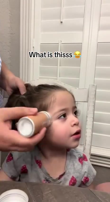 IKT STICK  wax stick 🤍✨️
عود واكس علاجى تجميلى الاكثر مبيعا ✨️ 
ستيك شمع تمليس وتثبيت الشعر سهل الاستخدام مناسب للبنات والشباب يمنحك كل ماتتمنى من طلة شعر صحية ومليانة جمال 

المكونات. 
⚜️واكس الشعر من شمع العسل وزيت افوكادو⚜️
لمظهر  الشعر المرتب والصحى والاكثر نضارة وتغذية 
مصنوع من شمع النحل و زيت الافوكادو العطري الطبيعي ، امن على الشعر و الفروه لا يسبب اي تهيج و لا ضرر مناسب لجميع انواع الشعر ✨️
واكس ستك للشعر مصمم خصيصا للبيبي هير و الشعر المتطاير و المنفوش حيث يقوم بتصفيف و تثبيت الشعر بمكانه ليمنح مظهر مرتب للشعر دون ان يترك اثر على الشعر يمنح فنش مطفي غير لامع و غير دهني لا يثقل الشعر مع نتيجه تدوم حتى ٢٤ ساعة
#الاصلي💯 

🚘يوجد خدمة توصيل لجميع محافظات العراق
