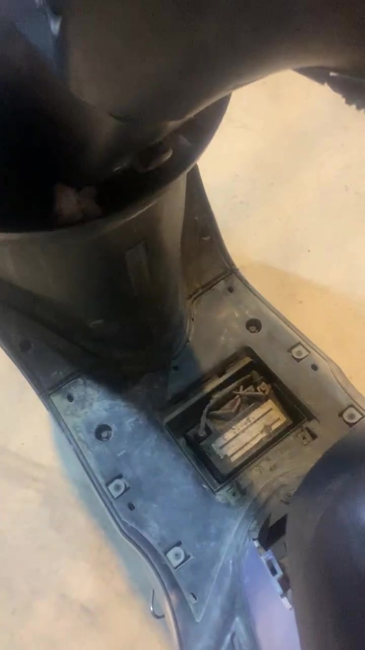دراجه بريز 140كابريتر الدراجه نضيفه جيب اي فيتر وافحص كفاله عامه محرك يحتاجله ترتيب لن هامله  الدراجه  بس باتري السلف يشتغل بس ينشحن 650الف وبي مجال حق الجيه عنواني بغداد الدوره رقم الهاتف ***********
