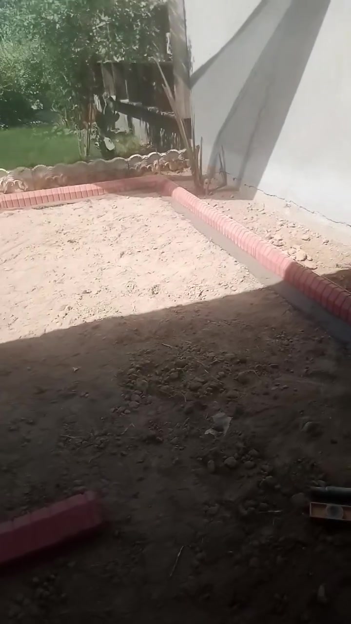 السلاام عليكم القريشي القريشي جاهز لكافت عمل الحدائق المنزليه وتصميمها بل حجر الملون والمقرنص وعادت نضامها وتجهيزها باندر انواع الورود وثيل الطبيعي وكل مايخص عمل الحداق ومستلزماتها مكاني واسط قضاء النعمانيه التصال على الرقم *********** متواجد فيس واتساب
