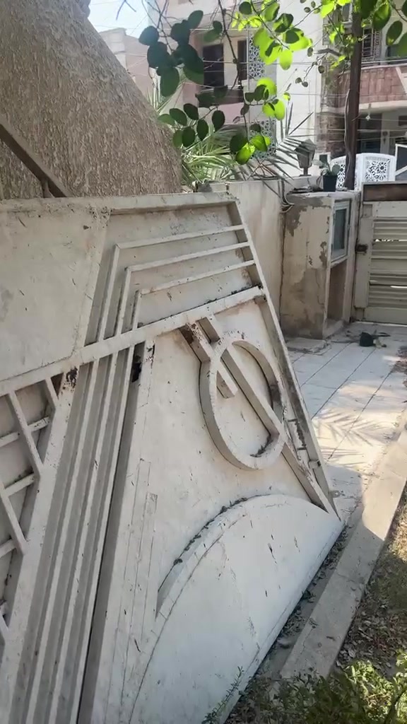 سلام عليكم باب ثقيل وكلش نضيف لطول مترتين ولعرض 2500  / واكثر *********** موجود بغداد جديده لغدير وسعر 150
