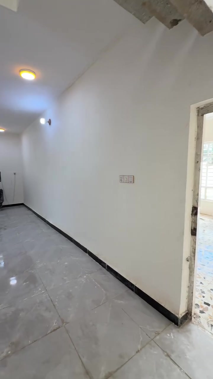 سلام عليكم بيت مساحه250 متر البيت عوزه بس واحد يجي يكعد بي بدون مذب علي ربع دينار مكان البيت الحمزه الغربي قرب محطه العلاك ع شارع العام سند 25 بإسمي شخصيا سعر البيت 70 مليون وبي مجال استفسار عبر الهاتف ‭***********‬
