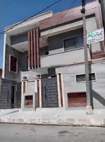 بيت للبيع الرفاعي قرب سايدين القسم
ومركز الربيع 
مساحه 160م واجهه 9 
طابقين 5 غرف وهول واستقبال ومطبخ حار بارد وصحيات بالطابقين وخارجيه 
بناء 2025
للاستفسار الاتصال على الارقام 📱 
***********☎️
***********☎️
نستقبل كافه العروض العقاريه ❤️
