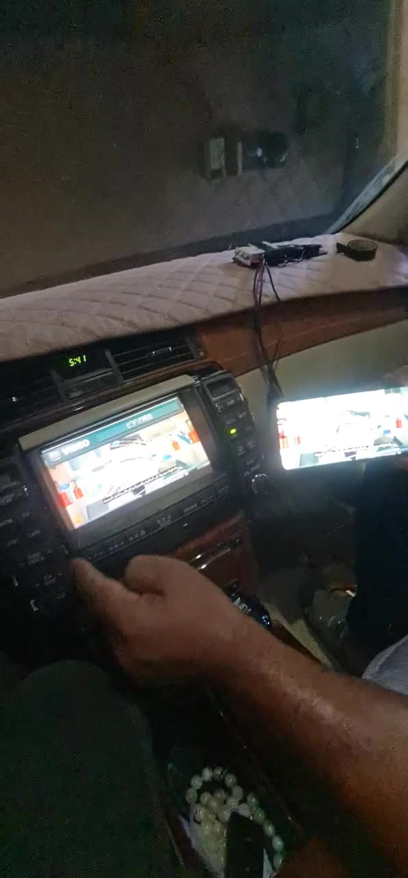 كل ما يخص الملكه شاهينه كرسته لمس زرع بلوتوث عارض تلفونك على شاشه
