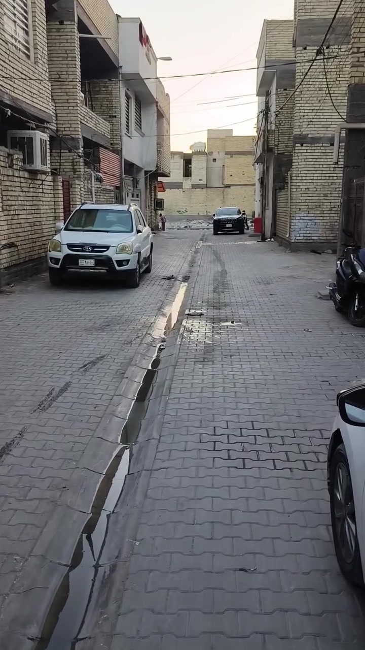 سلام عليكم
*بيت للبيع في بغداد - الشعلة*

المساحة: 75 متر
البناء: طابق واحد
الموقع: الشعلة - شارع أبو الدهن - ثاني فرع

بيت نظيف وموقع ممتاز، قريب على الخدمات والشارع العام.

للاستفسار الاتصال على: ***********
