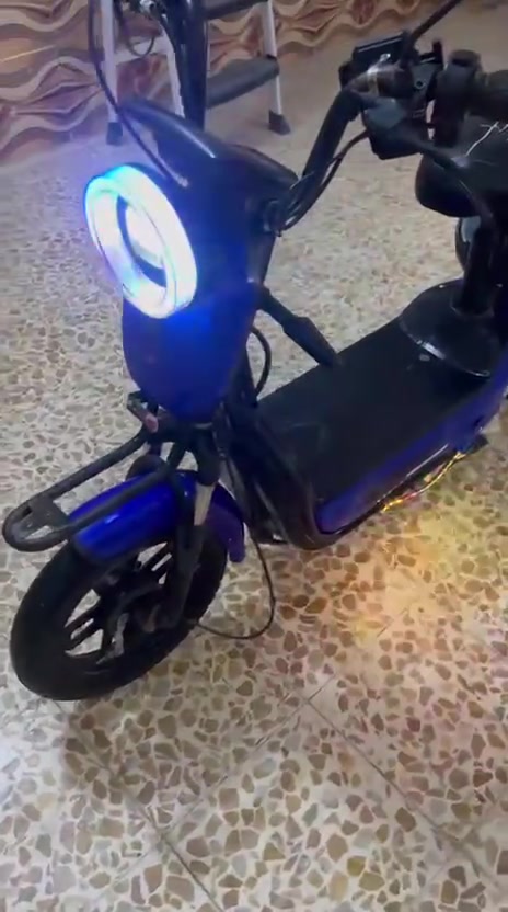 دراجه شحن 4 بطاريات حجم كبير شغاله نظيفه للبيع
نقص فقط يدات ابريك سعرهن 10 الاف 
شغل وطلع شحن يطول لفتره طويله اناره كامله دبل اشاره استان موبايل 📱انذار سرقه بصمه تشغيل 🔛 عن بعد تشغيل كارت شاشه الدراجه جاهزه فقط نقص يده ابريك والكفر بي اكسور ازغار
شاحنه وياها 
السعر 150 الف قفل 🔒 
‏‪***********‬‏
