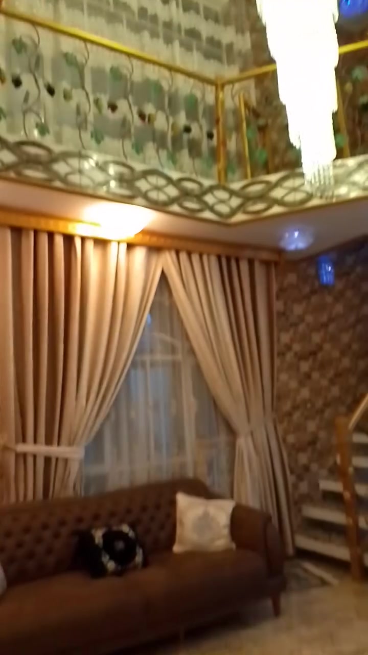للبيع بيت مساحة  840 م حديقة كبيرة مع كراج يسع 6 سيارات صغيرة صحيات مع مخازن 2 البيت بناء مساحة 225م طابقين الطابق الاول/ يحتوي على صالة كبيرة  هول كبيرة حولي ضخم غرفتين نوم كبار صحيات مطبخ حار ومطبخ بارد صحيات +مخزن كبير داخل البيت
الطابق الثاني /عبارة عن سويتات 2  كاملات كل واحد يحتوي على غرفتين كبار وهول ومطبخ وصحيات وبلكونات  2. ومدخل داخلي ومدخل خارجي يصلح للاستثمار  طابو سند 25  بااسم صاحب السند الاصلي بغداد الزعفرانية. نهاية ال اربع شوارع   قريب على الشارع الرئيسي تبليط ومجاري وكهرباء خدمات كاملة قرب جامع الكيلاني شارع التبليط  للاستفسار ***********

للبيع بيت مساحة  840 م حديقة كبيرة مع كراج يسع 6 سيارات صغيرة صحيات مع مخازن 2 البيت بناء مساحة 225م طابقين الطابق الاول/ يحتوي على صالة كبيرة  هول كبيرة حولي ضخم غرفتين نوم كبار صحيات مطبخ حار ومطبخ بارد صحيات +مخزن كبير داخل البيت
