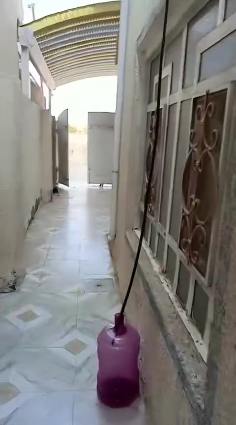 سلام عليكم. بيت في ناحية ابي غرق مساحه 125متر واجه 5نزال 25 بيع او ايجار  ......
وهول كبير صحيات حمام داخليه وخارجيه وكراج سياره ساحه ملعب امام البيت كبيره وتبليط بلباب وخلفيه ترك واء البيت ابي غرق حي الجواد مقابيل ساحت وملعب الجواد للستفسار الرقم ***********
