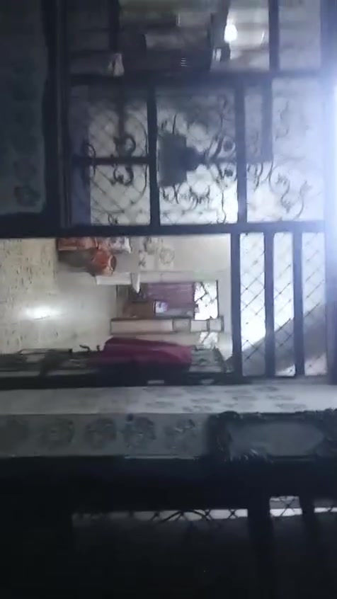 السلام عليكم يوجد بيت للبيع مساحه ١٧٠ متر جسر ديالى العريفيه شارع المخبز مقابيل الفرن صمون قريب  جامع العريفيه طابو سند ٢٥ سعر مناسب غرف عدد٢ درج خارجي بيت كلش مرتب للتواصل ***********سعر ٦٥ وبي مجال
