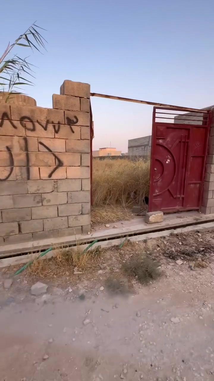 بيت هيكل للبيع 
مساحة 500
العنوان حي كفاح الشمالي 
غرفتين هول داخلي وخارجي 
استقبال ومطبخ 
قرب مضيف المحراب 
رقم الهاتف /***********
