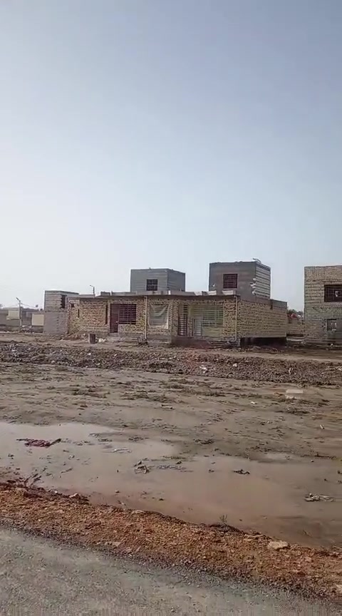 توجد قطعة ارض 200م  في داخل حي الشهداء مجمع سكني زراعي مدفونه وجاهزه للبناء 15مليون وبيه مجال الاستفسار ***********
