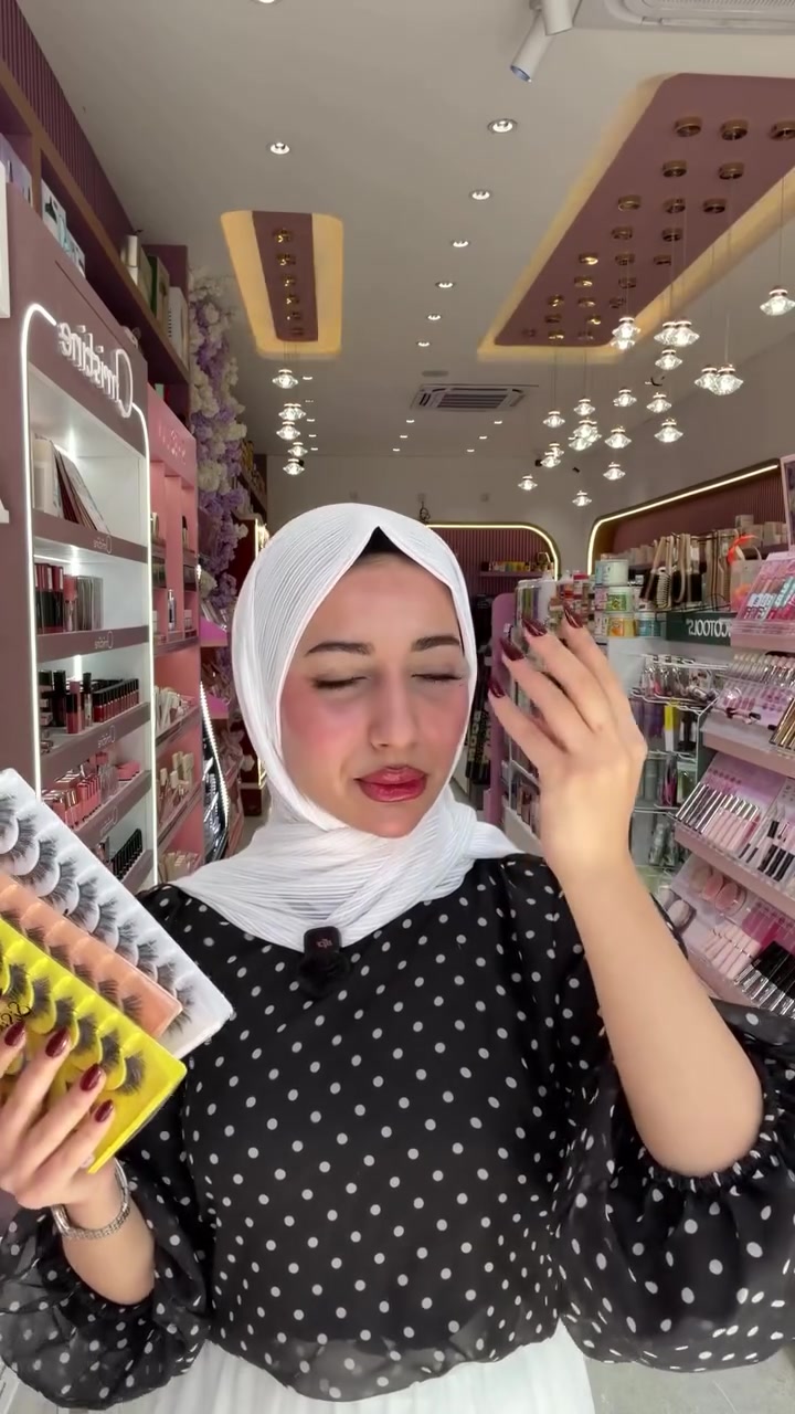 خلي عيونچ تحچي بالجمال، وخلي كل رمشة تترك أثر ✨

رموش بكثافة آسرة، وطول يكمّل أناقة مكياجچ ويمنحچ نظرة ساحرة بكل تفاصيلها 👁️🖤

لأن الفخامة تبدأ من العين… والجمال يكتمل برمشة. 🤍

📍 متوفرة لدى كوزمتك أحمد
اختاري رموشچ، وخلي حضورچ يُختصر بنظرة. ✨

#skin #makeup #اكسبلور #explorar

