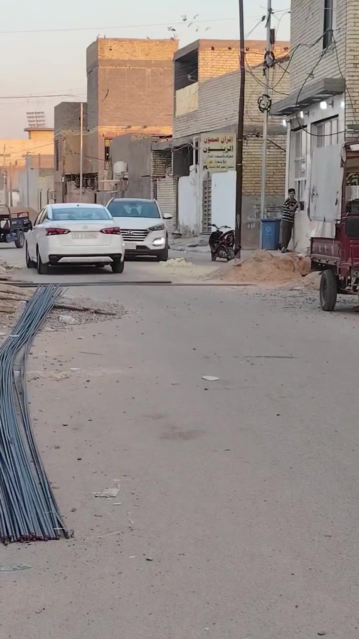 بيت للبيع مساحته 108 وجها 6متر نزال 18 بيت كامل فقط صاله ممبيضها ودرج لغرفه لفوك سكفها هيه ولبيتونه سندويش  طابق ونص صب مسلح طابوك بناء الفين 22 فقط شراي يتصل 73 مليون مجال بصيط *********** موقعه كلش حلو طب عل فديو افتهم تفاصيل أكثر منطقه حي كوفه
