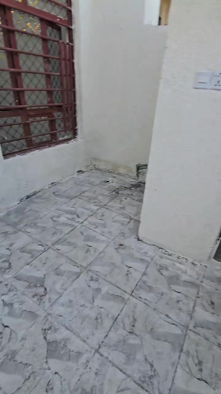 السلام عليكم
بيت بناء جديد مساحة 100 متر  من اصل دونم واجه 5م و نزال 20م طابو سند 25 زراعي و صاحب السند ملزم باقرار قاضي للمشتري مكان البيت بغداد - ناحية الرشيد بداية خط النفط باتجاه مقبرة العبادي للاستفسار الأتصال على ***********

