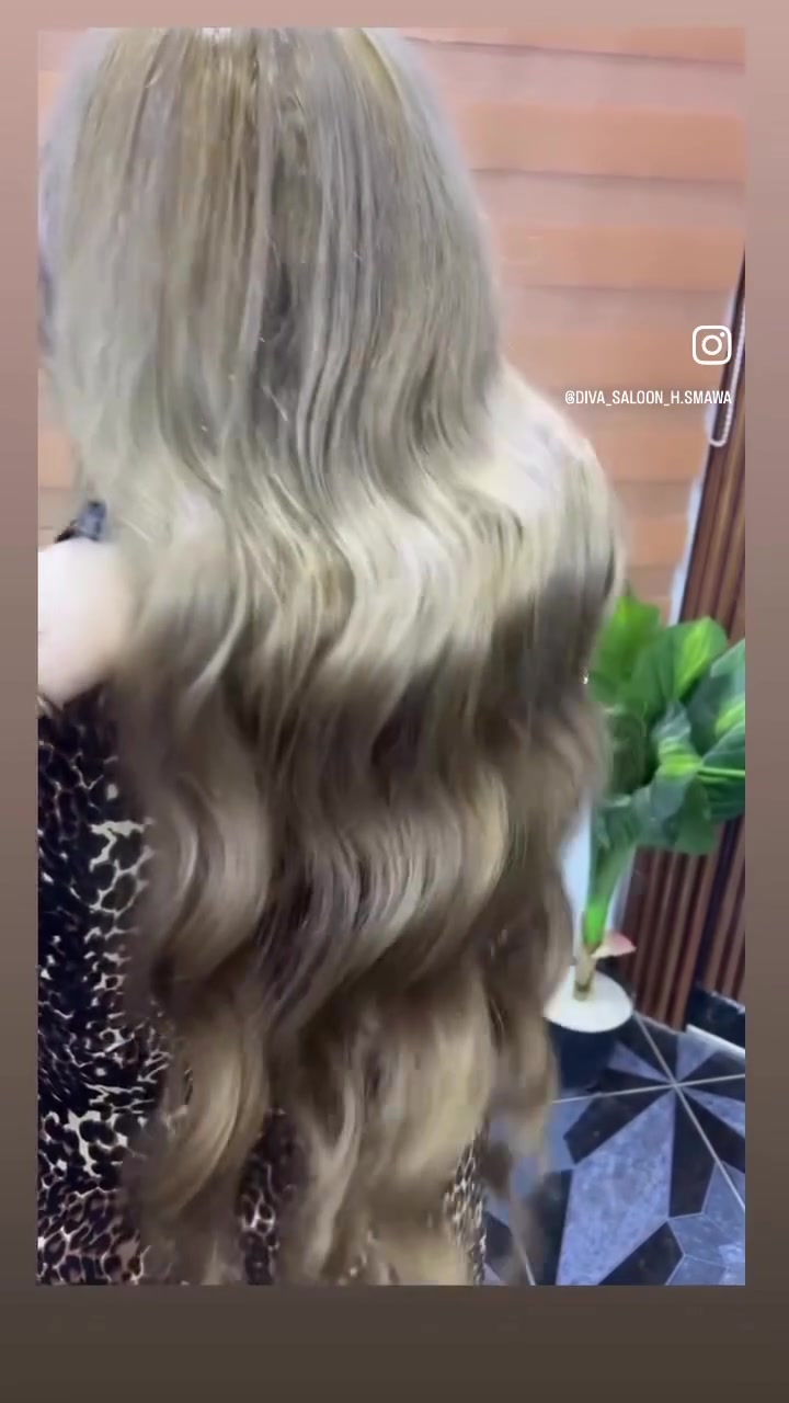 شغلنا اليوم وحده احلى من ثانيه شوفوو الوان وشوفو تركيب الشعر🥰
صالون ديفا

نص مكتوب في الصور:
- صبغ وتركيب شعر