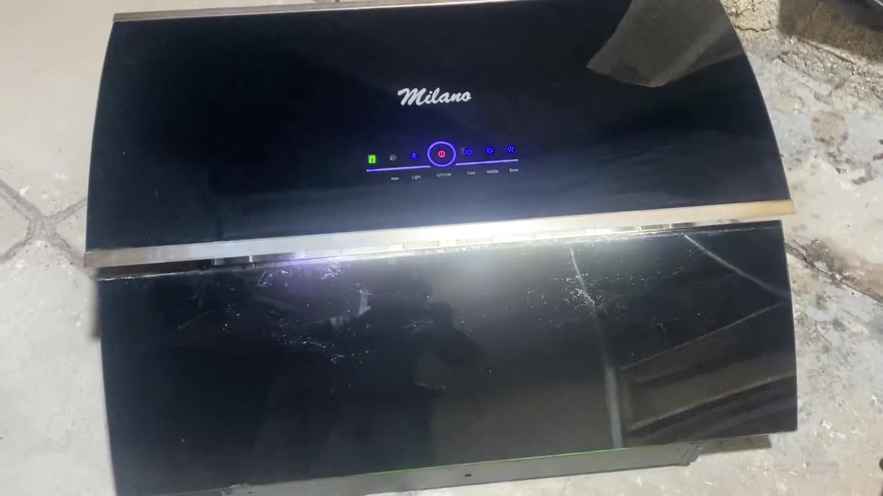 السلام عليكم 
شفاطة مطبخ Milano إيطالي – زجاج أسود
تحكم لمس
3 سرعات: Slow / Middle / Fast
وضع Auto
إنارة
تصميم زجاج أسود أنيق
الحالة: مستعملة نظيفه كلش
المقاس: ___ ٧٠ و ٩٠ سم 

استخدام كم شهر وسبب البيع شلنه لغير مكان وميكفي المطبخ  اشتريناهه ب ٢٨٥ الف بيهه صوت كلش خفيف مااعرف مال شنو شويه ويروح وحتى خفيف كلش 

السعر  ١٥٠ وبيهه مجال حك الجيه 

المكان الغزاليه  
بالفديو ترا هذا تراب خفيف عليهه لان ماكو مكان نخلي بيهه 

***********
