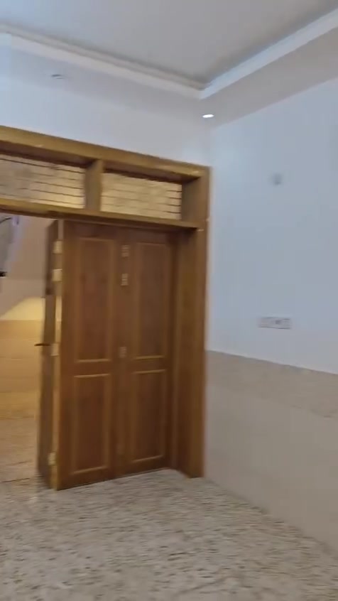 دار ١٠٠م طابقين درجة أولى الدار مجهز ٦سبالت وكاونتر وكيزر وتانكي وماطور للايجار حي ابو خالد التوضيح أكثر بالفيديو للاتصال *********** *********** مكتب ابو فاطمة حي العدالة شارع المستوصف
