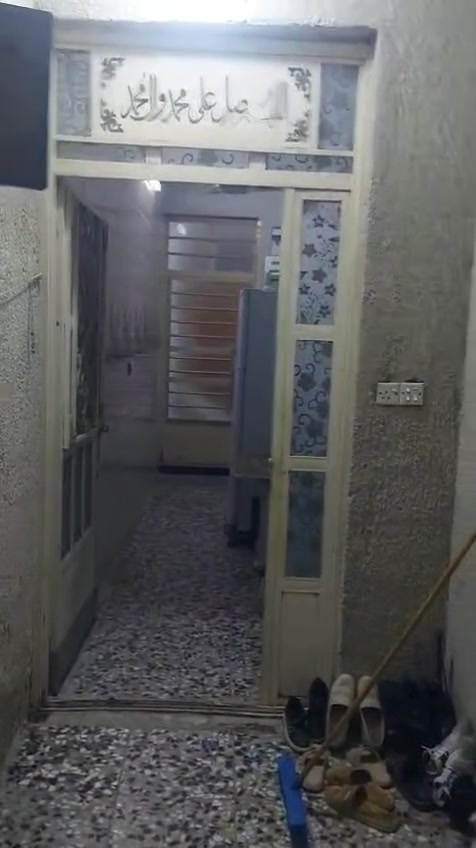 بيت 70 متر غرفة نوم واستقبال وهول وخدمات صحية
مقابل 100 قرب دلالية ابو كرار 
البيت نظيف جدا" ومابي اي نقوصات خطين كهرباء من 100 ومن ال 150 مي خطين البيت سعره 33 وبي مجال الاتصال على الرقم او الواتساب ***********
