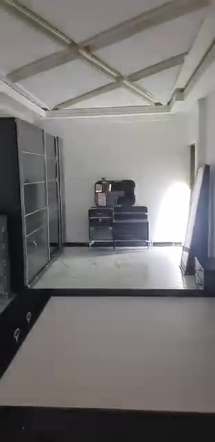 غرفه نوم تركيه مشتريهه من القند سبب البيع مكان صغير
كنتور : سلايد
سرير : بي خزن 
مرايه 
ميز تواليت 
ميز جانبي2
ميز كبير 5 جرارات

٨٥٠ وبيهه مجال
الغزاليه الكفائات 
***********

