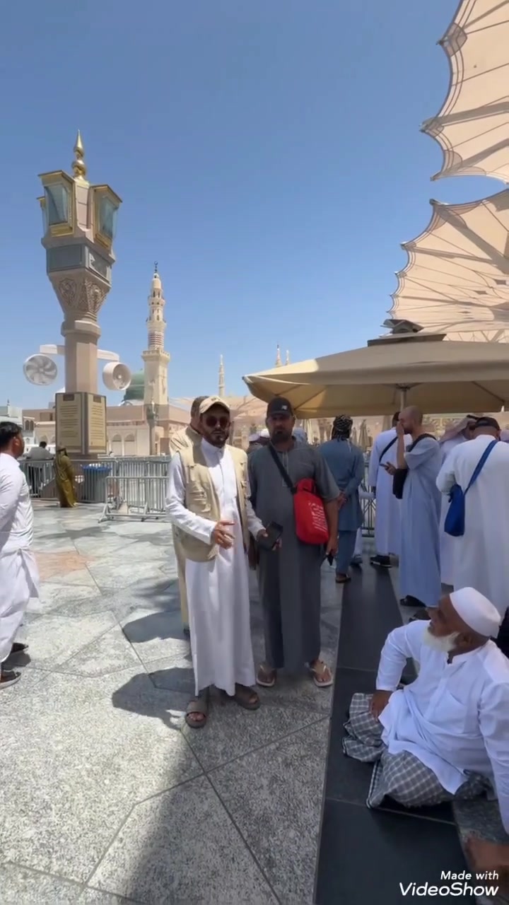 اثناء دخول الرجال الى الروضه الحبيب المصطفى صلى الله عليه وسلم
بأدارة خادم ضيوف الحرمين سيد علي النعيمي
***********
***********
