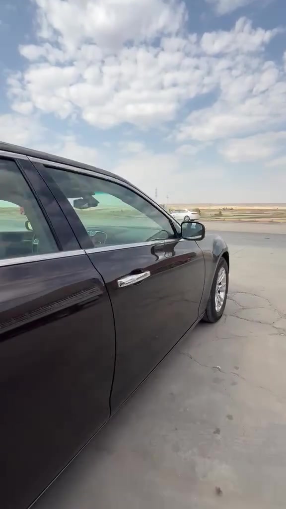 اوباما موديل 12 
وكاله عرصات لون جوزي مو اسود 
كفاله عامه من ضربه ومن صبغ ومن عيب شرعي 
فول مواصفات  داخل عسلي 
كشن خزن تبريد 
كلاص حار بارد برده خلفيه رادار امامي جانبي  
حساس امامي خلفي ويل مكسيكي اصلي وياا تخم تاير 
مشي لسياره حقيقي وليسه مصفره 200 
***********
