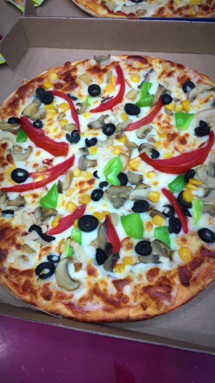 🍕🔥 جوعان؟ لا تفكر هواي… البيتزا تنتظرك!
عجينة هشة، جبنة سايحة، ومكونات طازجة تخلي كل لقمة غير 🤤❤️
اختار نكهتك المفضلة وخليها توصل لبابك وهي حارة 🔥🍕
📩 راسلنا واطلب هسه!
📍 الحلة – مجسر الثورة – قرب أسواق 24 ساعة 🕐 من 1 الظهر لحد 2 بالليل
📞 للطلب والتوصيل: *********** *********** *********** ***********
🚗 توصيل سريع لحد باب البيت
#ذوق_وفخامة #مطعم_جوانه
