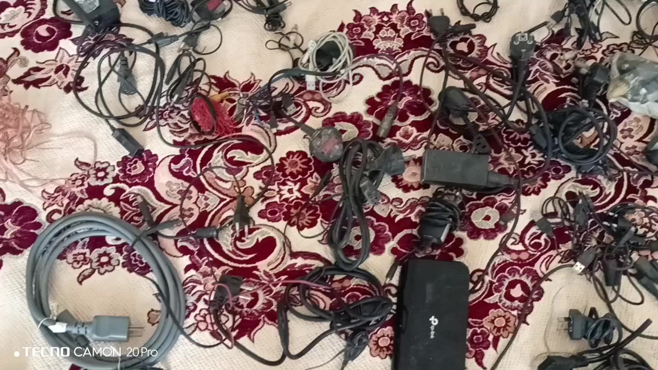 للبيع شلعه وحده ادبترات وتحويلات ومحولات اصلي وكوبي مع اقراص  موجود بغداد  الشعب او شارع فلسطين *********** واتس اب
