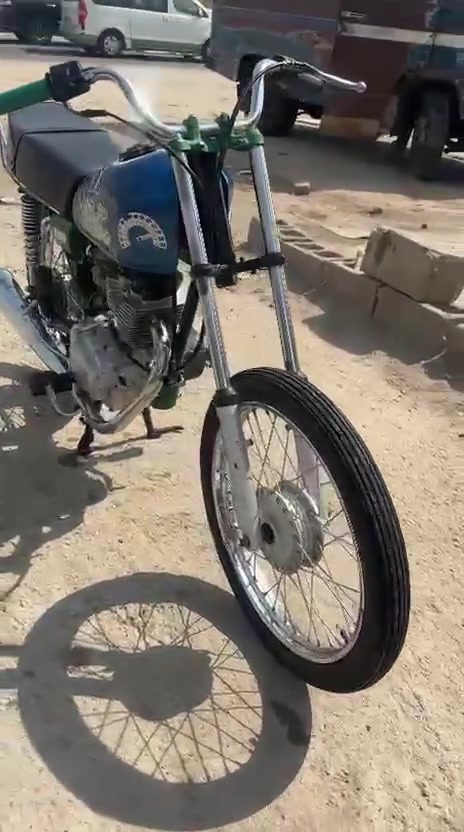 سلام عليكم دراجه كلك كلك للبيع 
مكينه نامه مفتوحه بوشه وبستم فقط لا غير 
دراجه نضيفه ومثل ما موضح بل صوره شراي ادخل خاص وتشلع عيوني وهاذه رقمي ***********
