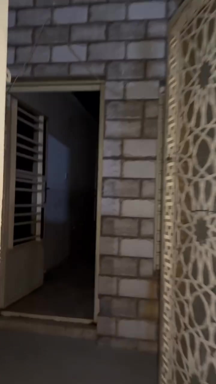 مشتمل لليجار يحتوي عله صالة +مطبخ + صحيات +منور الطابق الثاني يحتوي غرفتين نوم +سطح
الاستفسار تصال عل رقم هاتف 
📞 *********** 
موقع بغداد الدورة حي ميكانيك قرب سوك جمعيه 
سعر عل خاص او تصال

