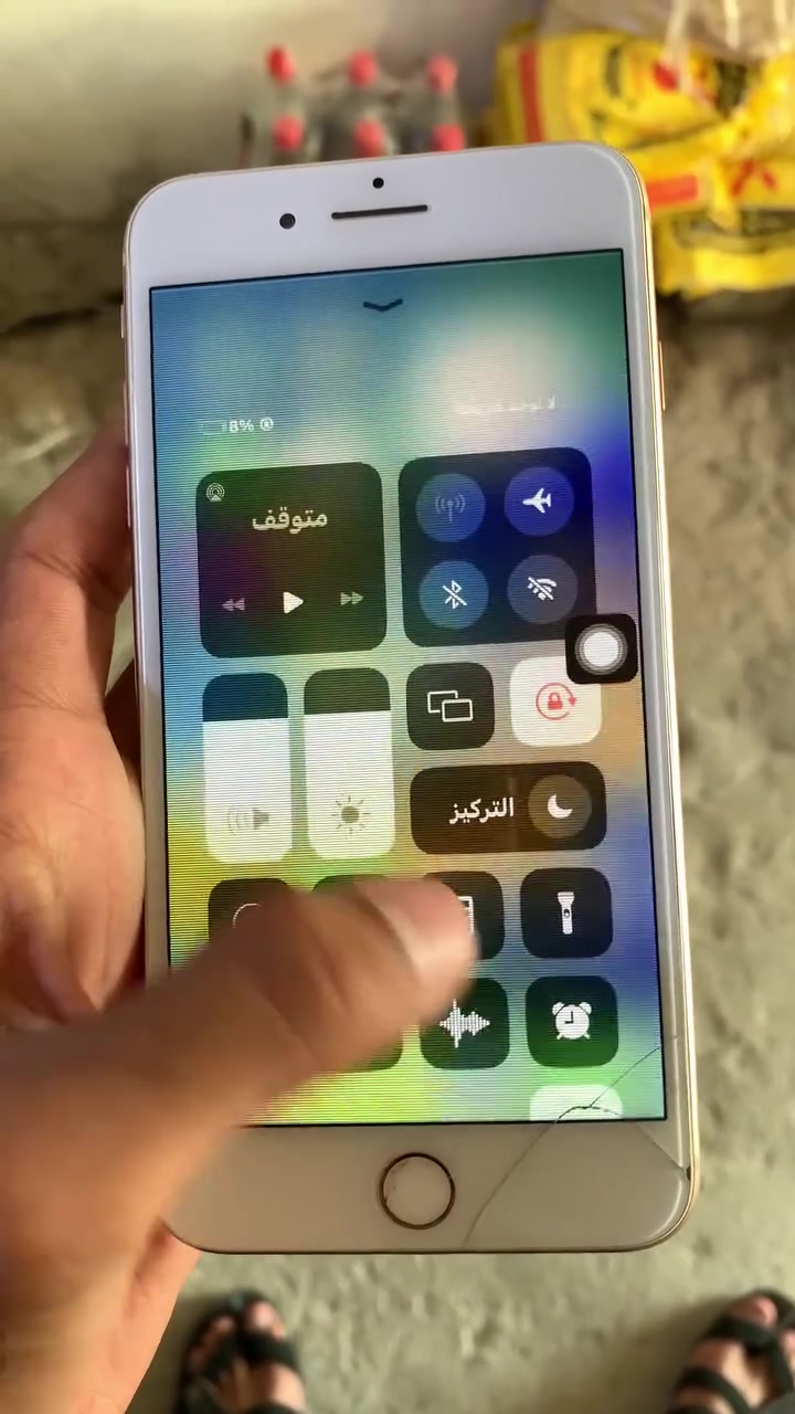 مراوس فقط ايفون 8بلص زر الهوم عاطل شاشته من يسحب رطوبه تصير بيها خطوط خفيفه مثل بل فيديو رقمي واتساب ***********
