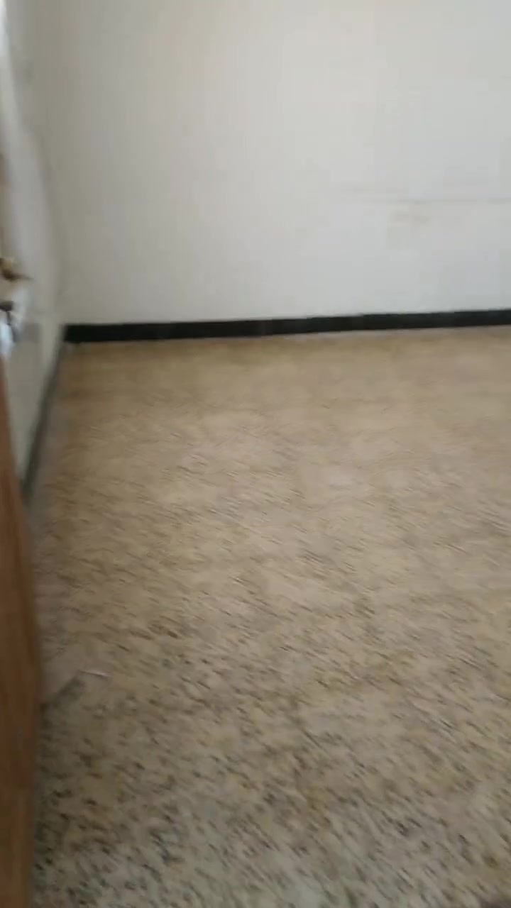 السلام عليكم من رخصة الأدمن بيت طابق ثاني للأيجار معزول عن الطابق الأرضي ٣ غرف وهول ومطبخ وحمام وصحيات العنوان حي ١ أذار مجاور كراج أبو غريب الأستفسار الأتصال على الرقم ***********
