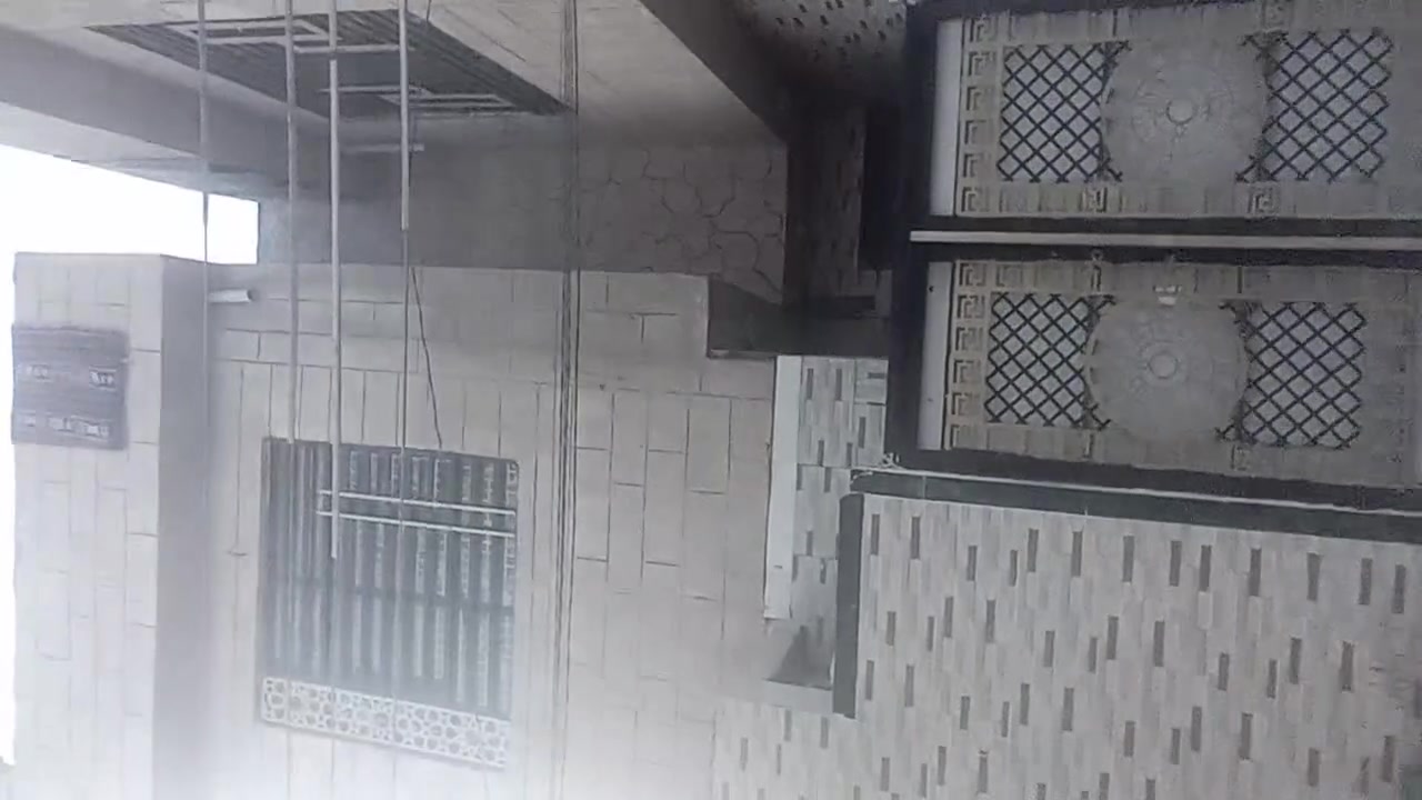 دار للبيع ١٠٠ متر واجهه ١٠ ونزال عشره طابقين الطابق الأول يحتوي على طامه صحيات استقبال ١٠ متر ومطبخ وصالة والطابق الثاني يحتوي على ٣غرف وصالة وصحيات شرقي وغربي وكما موضح في الفديو العنوان الحولي ال ١٠٠ الشبانات للاستفسار الاتصال على الرقم *********** او واتساب على الرقم ***********للعلم البناء بلوك درجة اولى
