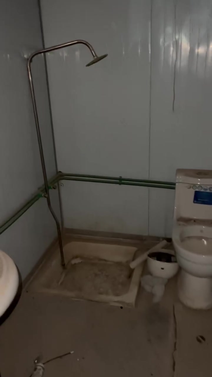 كرفان 6x4لبيع
يحتوي على غرفتين وصحيات وسبالت عدد2 ابو طن ونص

النجف 

***********
