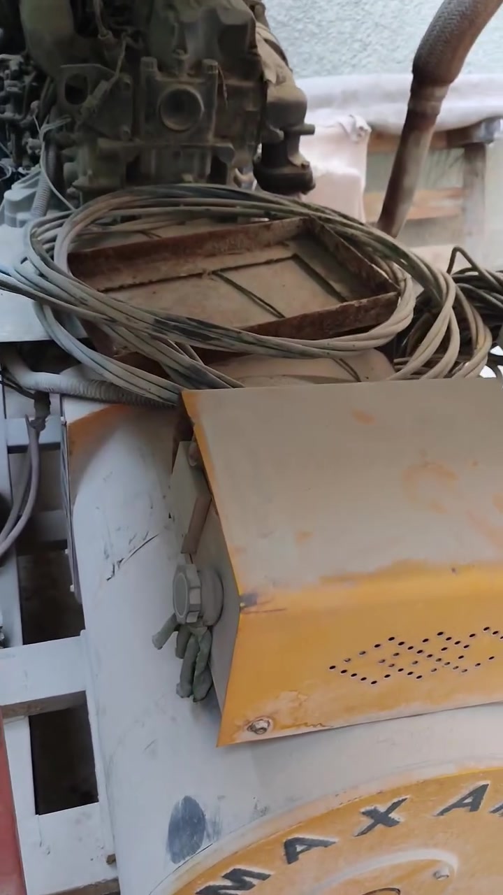 السلام عليكم
مولد كيا 30kv شرط الشغل كان مربوط بكراج تشتغل عليه مكينتين لحام وكوسره ودريل و اناره ثري فيز و التفاصيل بالفديو مكاني الزبير *********** موجود واتساب السعر 18 و بيها مجال
