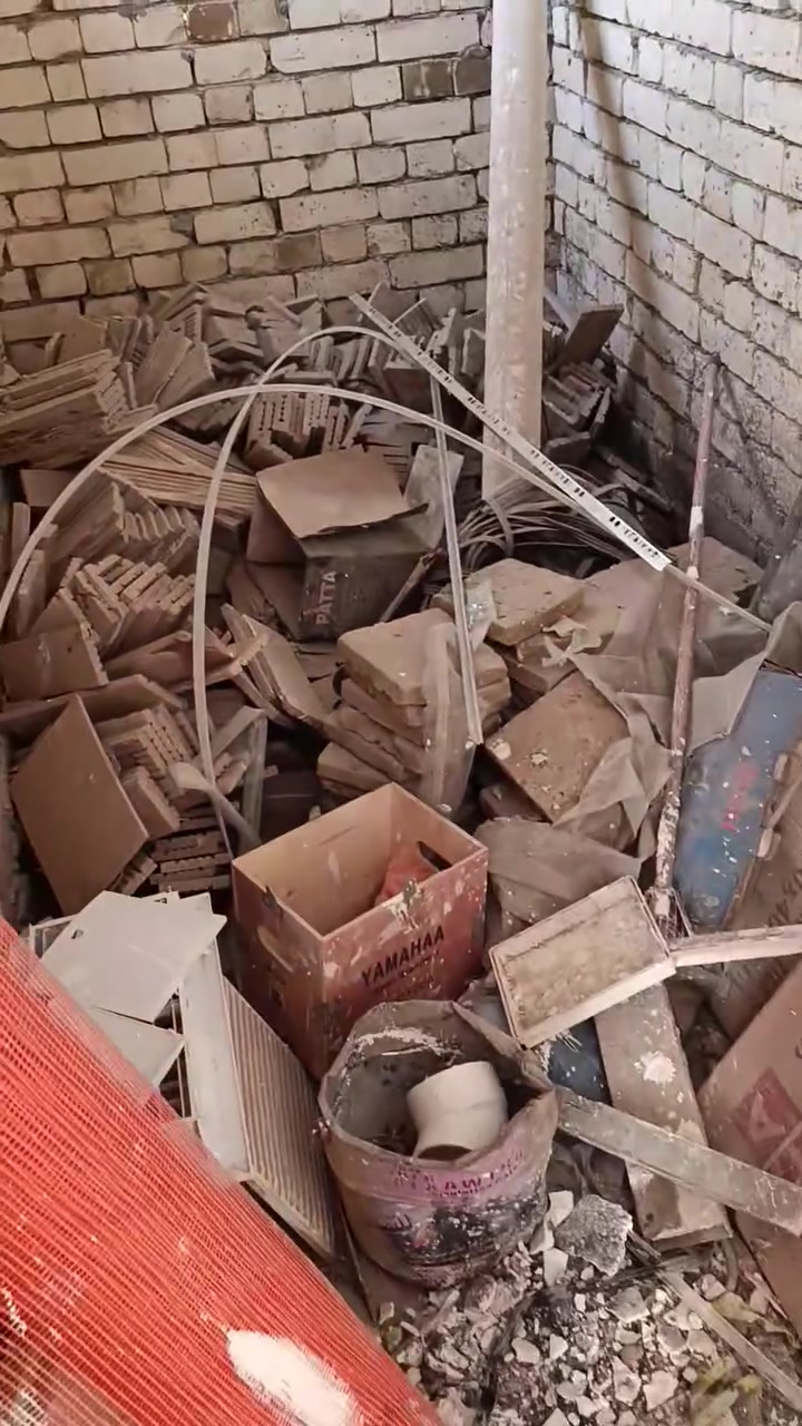 حجر واجهه مجاني بدون فلوس الي يفيده خلي يجي يأخذه مكاني البوبيات شارع القاضي    ***********. مرخصت صاحب الكروب
