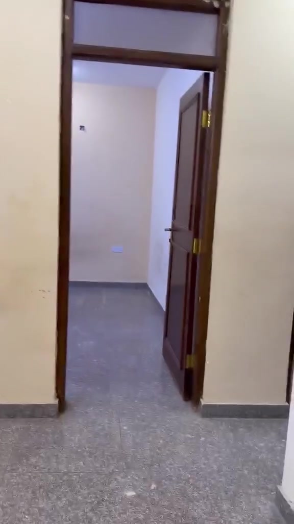 للئيجار شقة الحارثية طابق ارضي. تحتوي على غرفتين وصاله ومطبخ وحمام مع سبالت. للئيجار. بالشهر. ب950الف للاستفسار الاتصال بالرقم ***********
