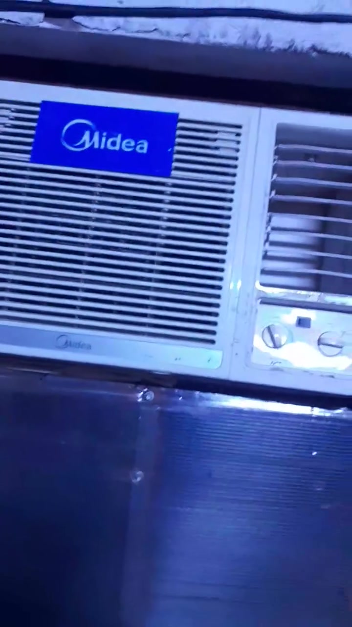 مكيف البيع نظيفه مكاني بغداد سعره ٣٠٠ ***********
