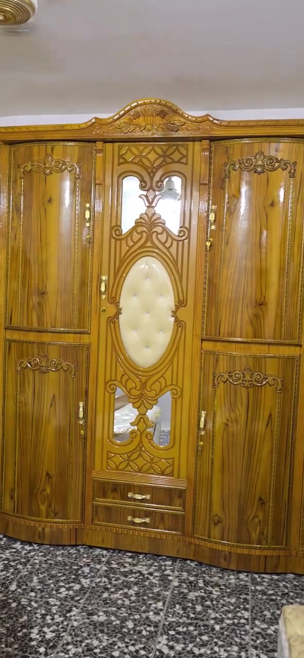 أشاره الجميع المتابعين السعر مليون ٣٠٠
