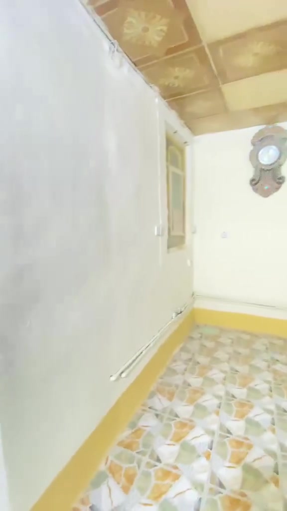 السلام عليكم عندي الدار للبيع طابو صرف المساحه 100متربابل حي الشهداء الاول قرب مول أهل الخير شارع زيد القصب رقم موبايل ***********
