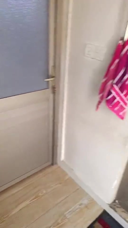 🏠 بيت للبيع في الطويسة
📜 نوع العقار: طابو صرف
📐 المساحة: 100 م²
📍 الموقع: الطويسة - شارع مركز الرباط (أول فرع من الشارع الرئيسي، يبعد 49 متر فقط)
🏗️ تفاصيل البناء:
طابقين متكاملين، كل طابق يتكون من (إستقبال، صالة، مطبخ، غرفتين نوم، وصحيات).
الطابق الثالث يحتوي على بيتونة وغرفة منفصلة.
• الربط: يوجد درج داخلي ودرج خارجي بين الطابقين.

🌟 منطقة مرتبة وجميع الخدمات متوفرة بالكامل.
💰 السعر: 300 مليون 
📞 للإستفسار والتواصل (واتساب / SMS): ***********
