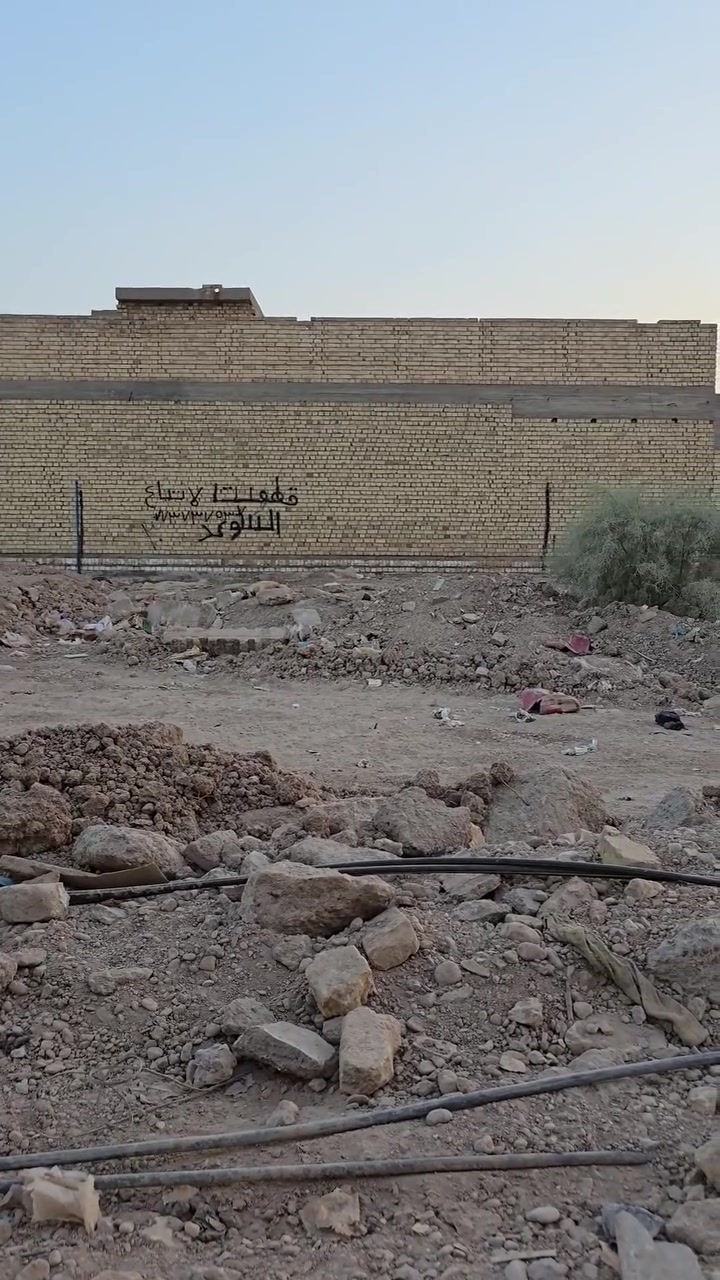 السلام عليكم
سبع قصور 
قطعة أرض للبيع المساحة ١٠٠ متر 
شارع مقابل المستوصف 
للاتصال او الاستفسار 
***********
