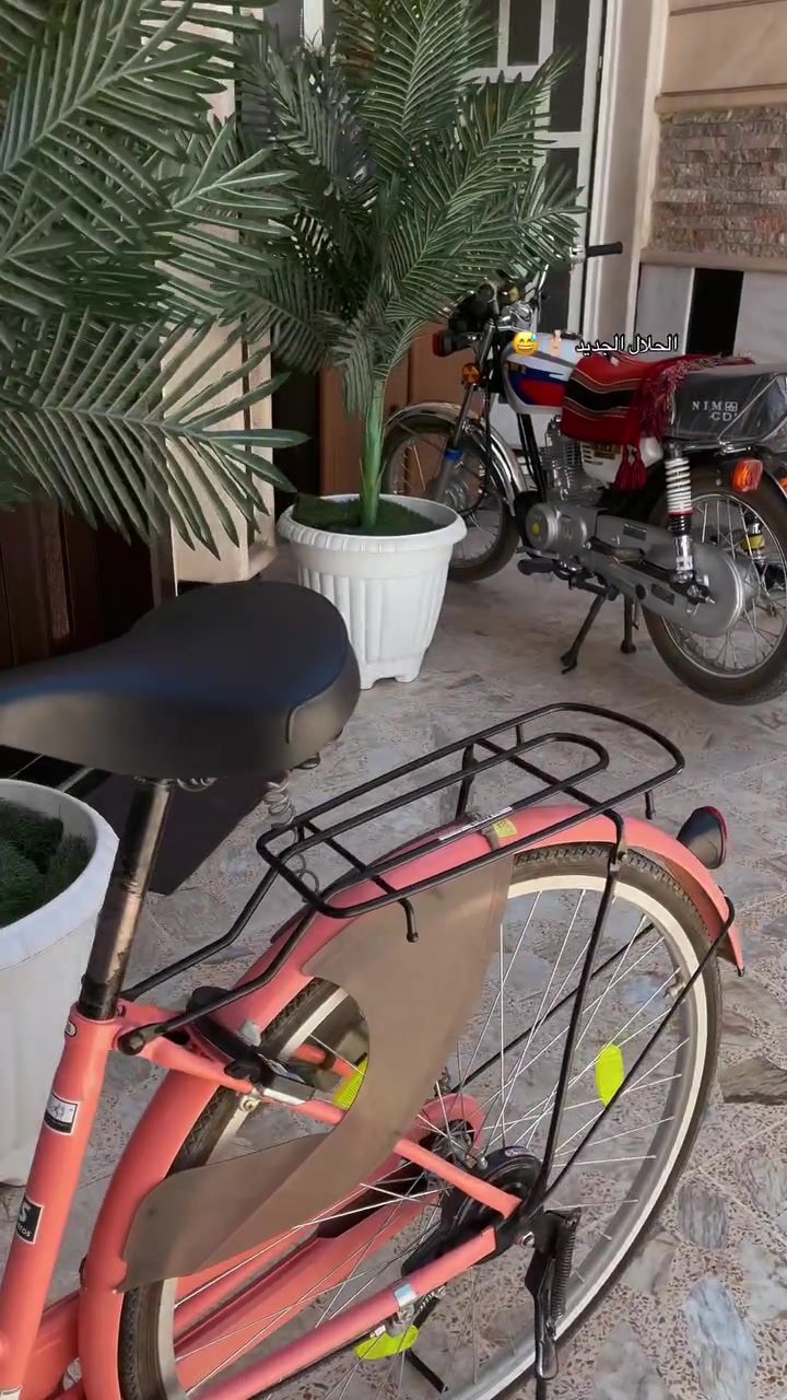 السلام عليكم بايسكل نوع سونتوس  بايسكل كله مكفول غراضه موجوده العنوان ديالى بعقوبه منظقه العزات مقابيل محطه فؤاد السعر 130وبي  مجال الرقم*********** 
انطيكيا بدون غراظ
