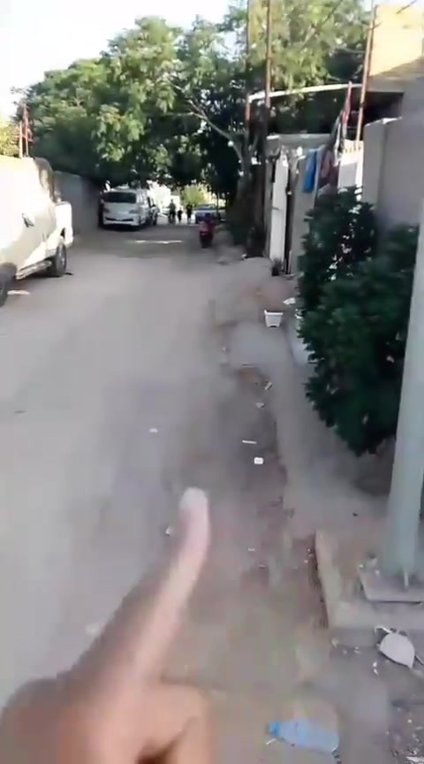 بيت مرتب وبسعر مناسب مساحه 120متر بناء بلوك صب مسلح يبعد عن شارع لعام 400 متر لسعر 42 وبي مجال طابو  زراعي سند 25 ولسعر قابل للتفاوض
العنوان حله ورديه خارج سيف سعد مقابيل شارع لغسل
جهت دكتور احمد جمل للاتصال
‏‪***********‬‏
