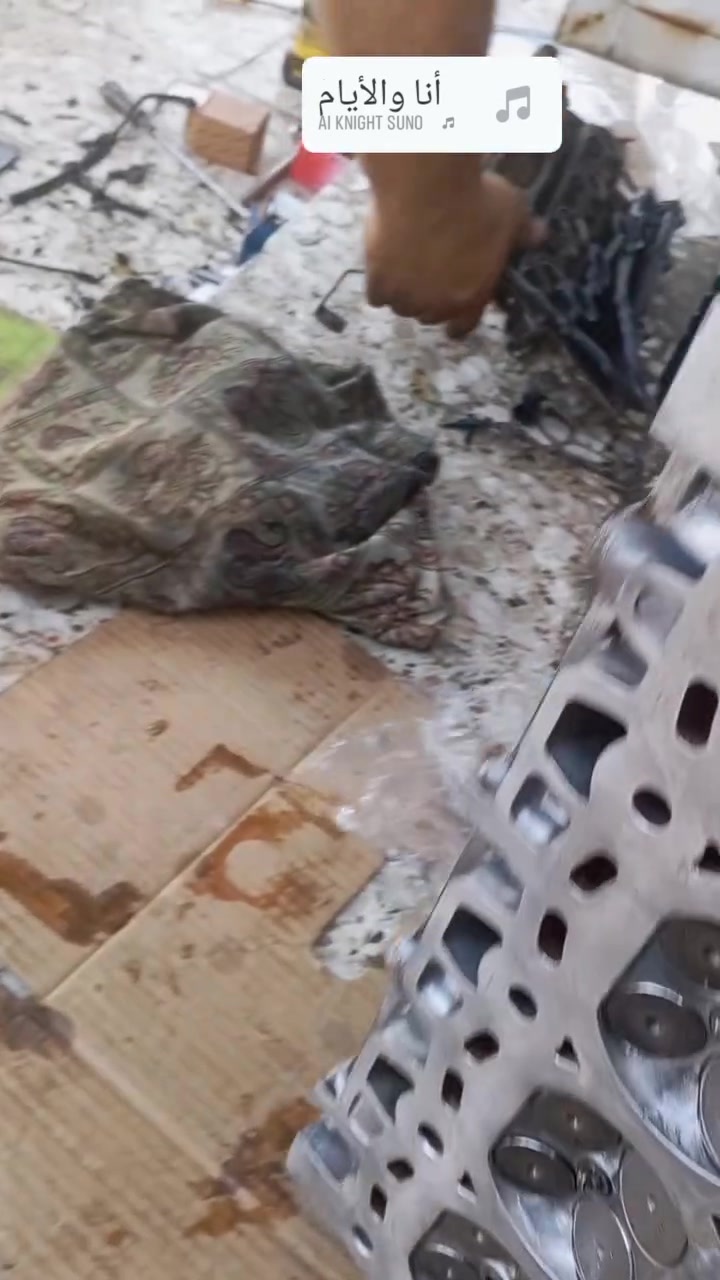 السلام عليكم ورحمه الله وبركاته وبعد من ضمن أعمال الورشة تجفيت وصيانه السيارات الصيني الحديث والقديم كل عملنة اليوم ضمان 
واي سيارة تجي تنضبط بعد ما ترجع الشغل اليوم المضبوط هو اليحجي 
يعني أتعجب محركك البلاد واستندر تروح اذبة وأشد استرالي ودوانز وهم ترجع تفتح تبدل كازكيت الابطانة اغلى صارت من هاي الشغلة 
يعني محركك يجفت ينضبط بستم ياباني رنك كلة ياباني كوري مضبوط وضمان الك تروح اذب فلوسك بلشط والله احجي الحقيقة اليوم ليش 
والشغلة الأهم من هاذا 
اليوم من نشتغل ننضمن عملنة مضبوط 
وابو السيارة من يجي أكلة هاي اصلي وهاي تجاري اختار 
اليعجبك الاصلي ضمان والتجاري مابي اي ضمان 
واي عطلة تواجهة التيكو ما ياهو اليجي يشتغلها خليها ابالك 
والله آلة متمرس ويفهم ويعرف كل عطلاتها 
فلا تروح الفيتر يهجمها هم نصيحة مني 
واني كاتب اي شي تحتاج اني ابخدمتكم خابر استفسر عن العطل أو اي شي يصير واني وياك حتى لو بعيد 
عنوانة الشعب شارع الأسواق المركزية ***********
واليوم الحمد الله كلها تعرف عملي وشغلي وواكف ويا الكل وما اجامل بلعمل ابدا
