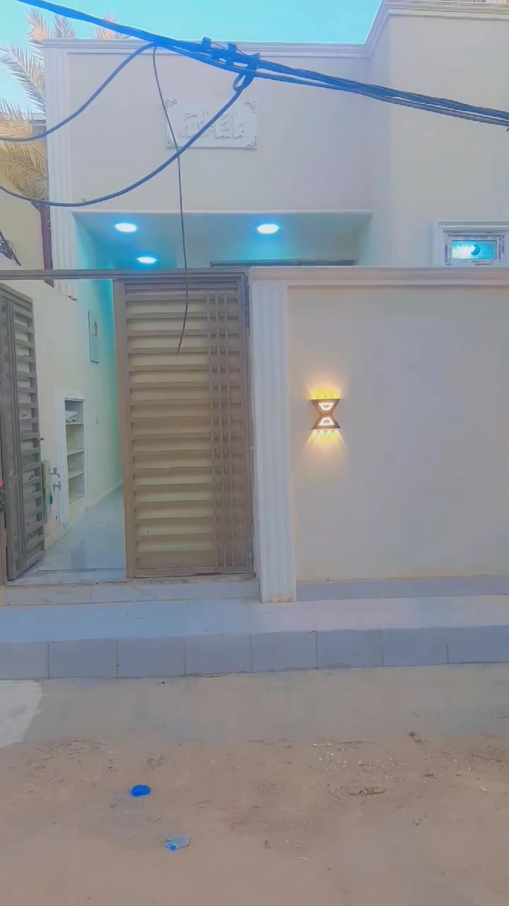 السلام عليكم دار للبيع المساحه ١٠٠م التفاصيل مذكوره بالفديو الاستفسار ***********
